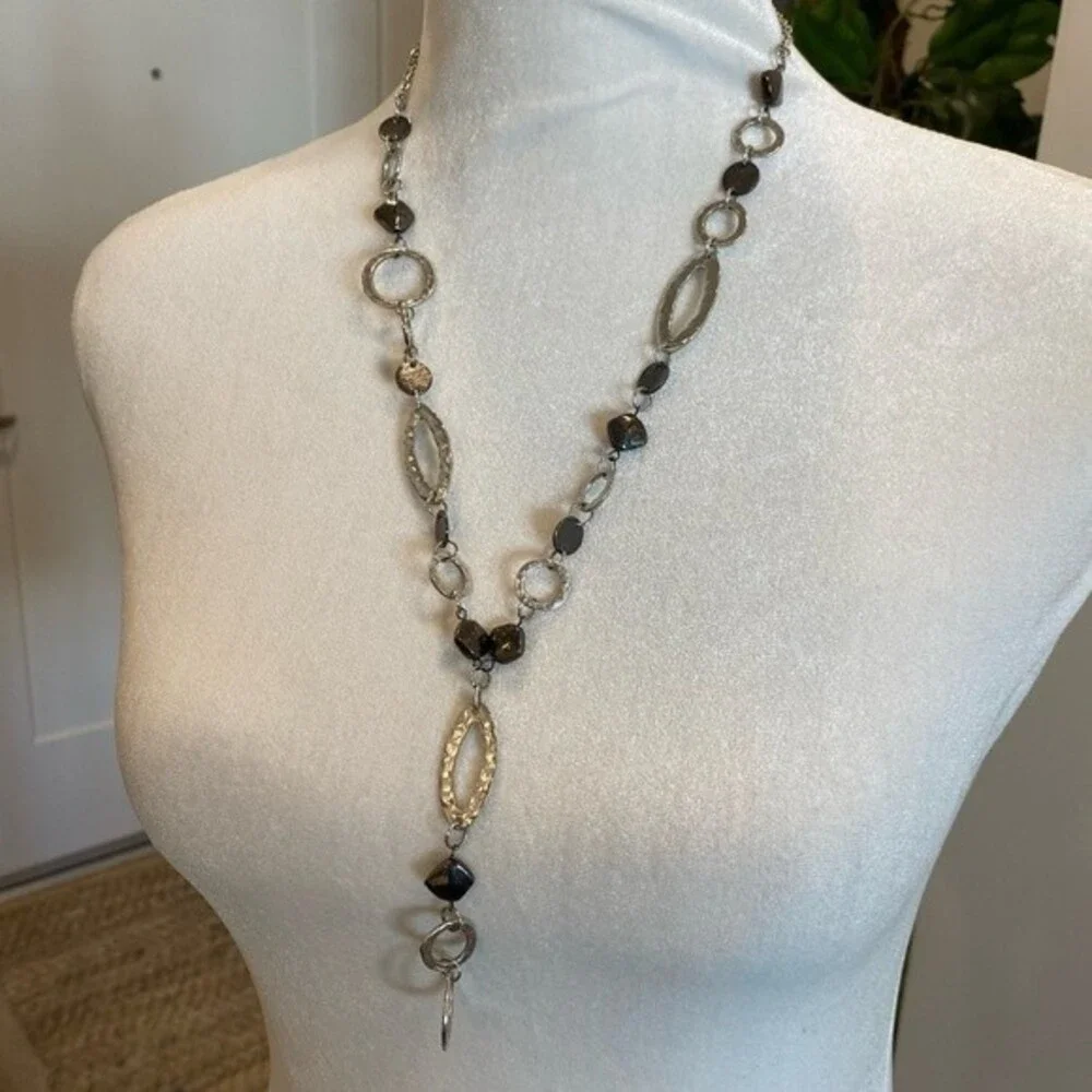 Hammered Silver and Stone Art Deco necklace. Adjustable length